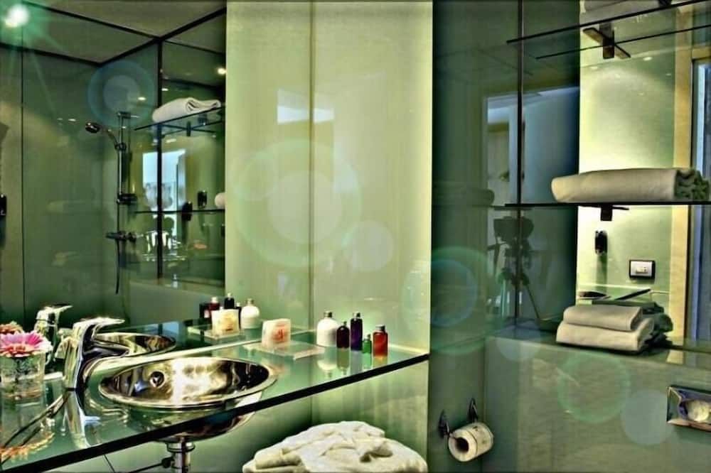 Executive Hotel thumbnail 3