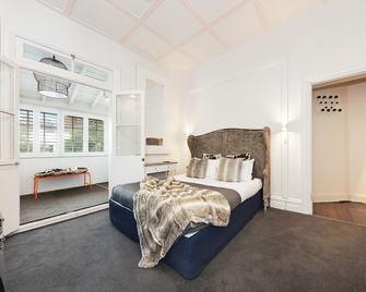 Spectacular Location Overlooking Sydney Harbour from a Unique & Historic Setting - Sydney - Bedroom