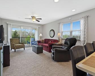 Valley View Retreat - Holiday Hills Branson - Golf Resort -outdoor Pools - Branson