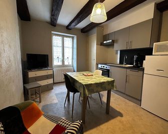 Central La Roche-Posay studio, Wifi, free parking - La Roche-Posay - Küche