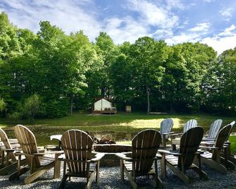 Achsah Mongolian Round Tent & Breakfast in Finger Lakes Wine Country region - Rushville - Patio