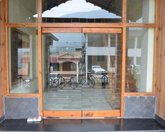 The Valley View Resort - Kullu - Außenansicht