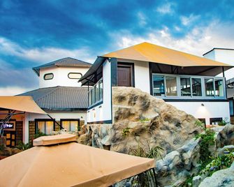 Avian Court Hotel - Naivasha - Building