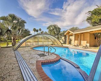 Pool and Game Room Waterfront Harlingen Home - Harlingen - Alberca