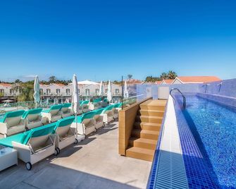 هوتل ليففو لوس كالدرونيس - لدالغس ريكومينديد - ماسبالوماس - حوض السباحة