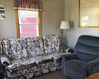 Quaint Little Cottage With Spectacular View Right On The St. Lawrence River - Clayton - Sala de estar