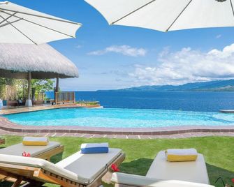 Your Own Private Clifftop Luxury Escape in Bohol: Fully Staffed & Ready to Wow - Guindulman - Piscina