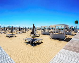 Bosco Canoro Bibione Resort - Bibione - Plage