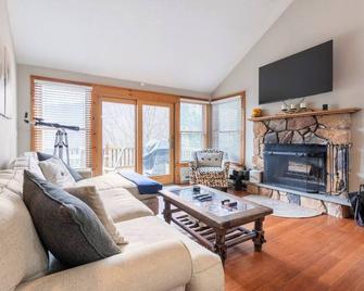 Your Gateway to Pocono! - Tannersville - Sala de estar