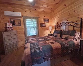 Leyland Little Cabin - Whittier - Bedroom