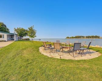Waterfront Bay City Home with Dock and Boat Launch! - Bay City - Patio