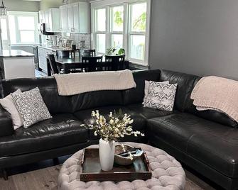 Tasteful four-bedroom, three-bathroom home in Scottsbluff is ready for you! - Scottsbluff - Huiskamer