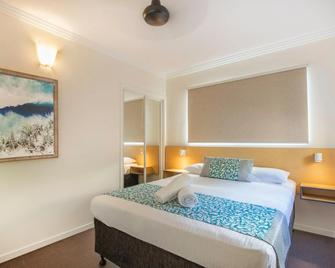 Coral Sea Vista Apartments - Airlie Beach - Bedroom