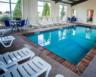 1 King Bed | Non-Smoking - Corsicana - Pool