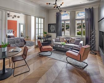 MN6 Luxury Suites by Adrez - Praga - Sala de estar