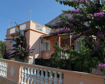 Apartments with parking space Sali, Dugi otok - 8153 - Sali - Balcony
