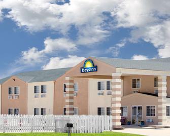 Days Inn by Wyndham Butler - Butler - Building