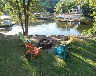 Ideal Cove with Amazing Dock, Kayaks & Fire Pit - Sunrise Beach - Patio