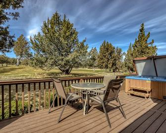 Eagle Crest Resort on Golf Course with Hot Tub - Redmond - Balcony