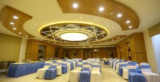 Hotel Gurveer Royal - Lucknow