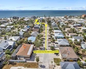 Gorgeous Beach Residence with Pool, Spa, and Bikes - Fort Myers Beach