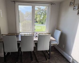 Home in Lower Sackville - Lower Sackville - Dining room