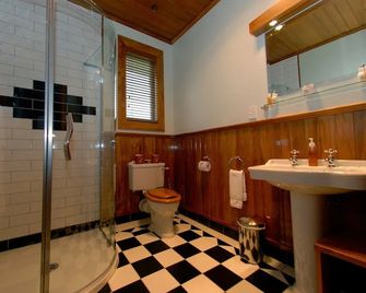 霍利家庭住宿民宿 - 法蘭士約瑟夫冰川 - 弗朗茲約瑟夫 - 浴室