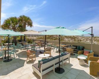 Beal House Fort Walton Beachfront, Tapestry Collection by Hilton - Fort Walton Beach - Binnenhof