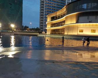 Maui Condotel Azure Residence - Manila