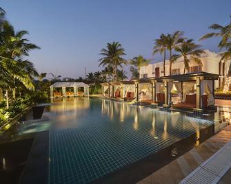 Mayfair Palm Beach Resort - Gopālpur - Piscina