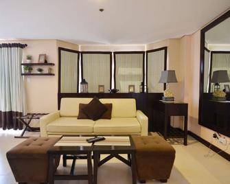 Crosswinds Resort Suites - Tagaytay - Sala de estar