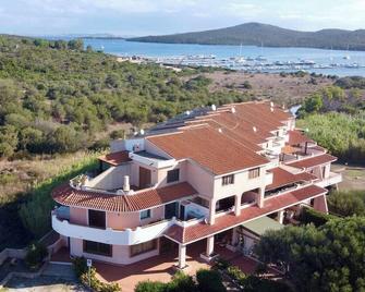 Romantic apartment with sea view on the Maddalena archipelago. - Porto Pozzo - Edificio