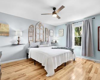 Beautiful+spacious+fencedyardgrill+patio+walk2park+27milebiketrail‍♀️ - St. Peters - Bedroom