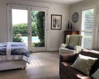 STUDIO APT inc pool & the best of Orange close by - Borenore - Bedroom