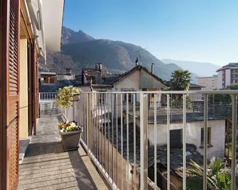 Apartment Bossi View - Chiavenna - Balcón