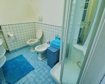 Neranya - Massa Lubrense - Badkamer