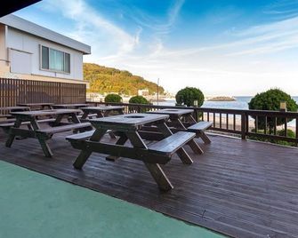 Yeongdeok Gaemitongkku Pension - Yeongdeok - Balcony
