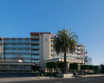 Oakland Airport Executive Hotel - Oakland - Byggnad
