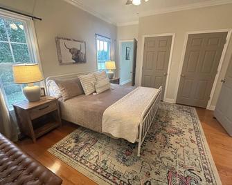 Country Home near Chattanooga, Harrison Bay, Howe Farms, and Gray Dove venues! - Ooltewah - Slaapkamer