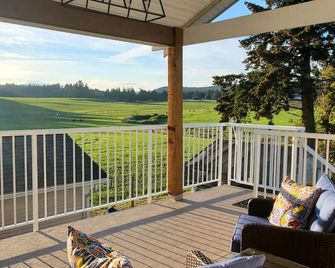 Sylvan Meadows Suite - Amazing Rural Views in the heart of Cowichan Valley - Mill Bay - Balcony