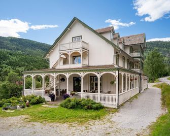 Heartbreak Hotel - Heidal - Building