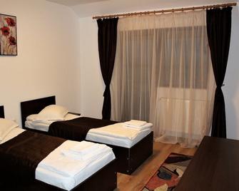 Hanul Lui Bogdan Economy Inn - Făget - Bedroom