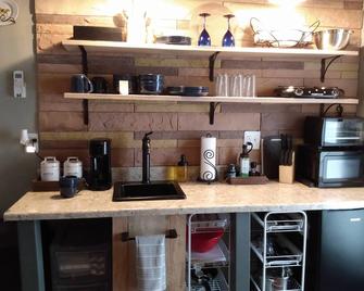 Cozy Pocono Barn Loft Apartment - Milford - Kitchen