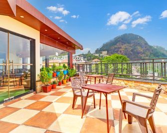 Super Collection O Pioneer - Mussoorie - Balcón