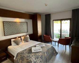 Small Beach Hotel - Turgutreis - Schlafzimmer