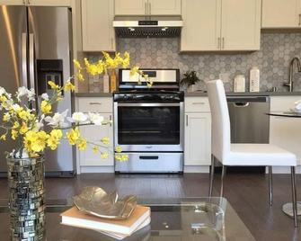Beautiful newly remodeled home near SFO - San Bruno - Kitchen