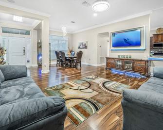 Home Resort Oasis One of One! - River Park - Living room