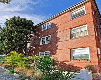 Bondi Beach Dreaming Apartment - 5 min walk to beach. - Bondi Beach - Building