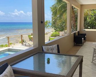 Charming 1-bedroom house by the sea in quaint Cayman Brac - Cayman Brac - Balcón