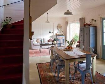 Red Brick Barn - located at Castlemaine - Chewton - Comedor